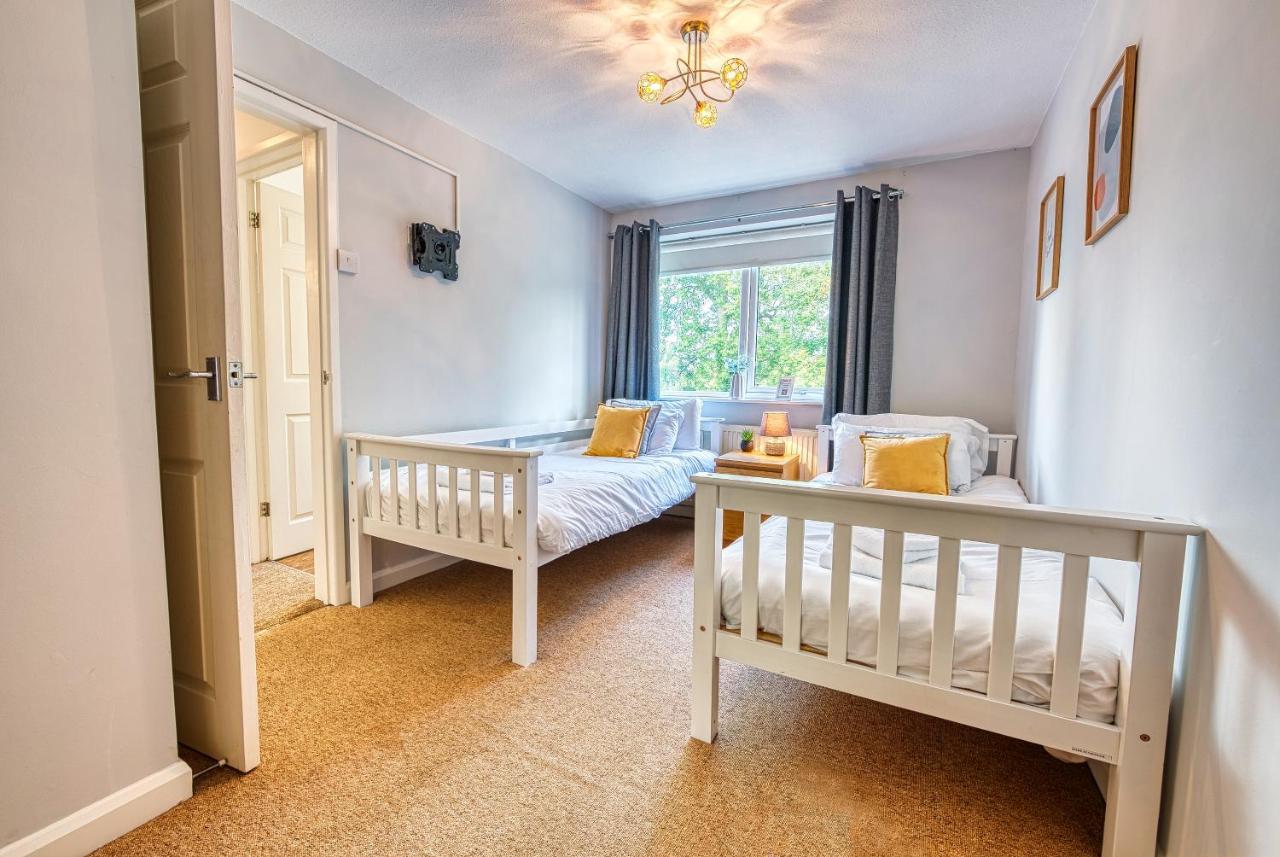 Cosy 3 Bed Apartment In Southam, Sleeps 6 Bagian luar foto